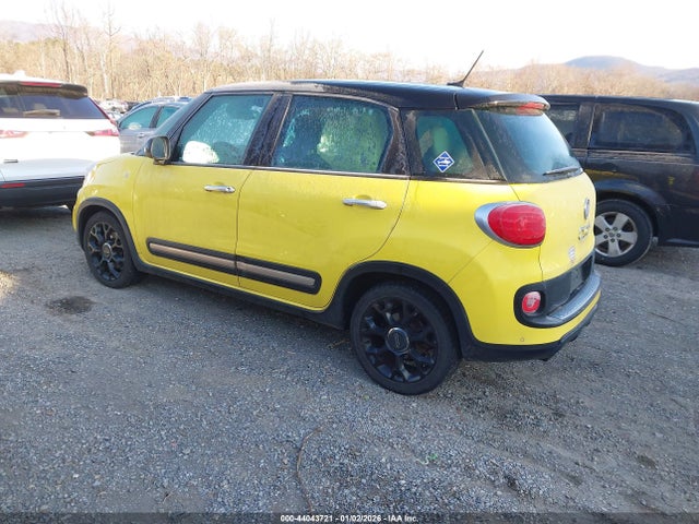 2016 FIAT 500L ZFBCFADH7GZ037430 Photo 2