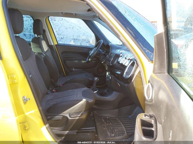 2016 FIAT 500L ZFBCFADH7GZ037430 Photo 4