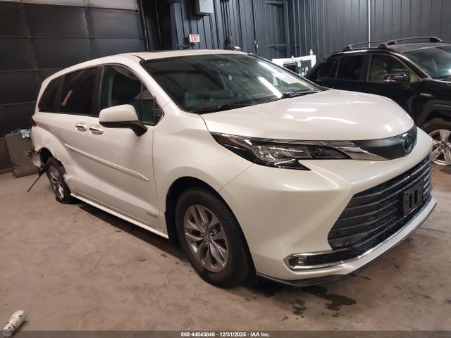 2021 TOYOTA SIENNA 5TDYSKFC2MS027729