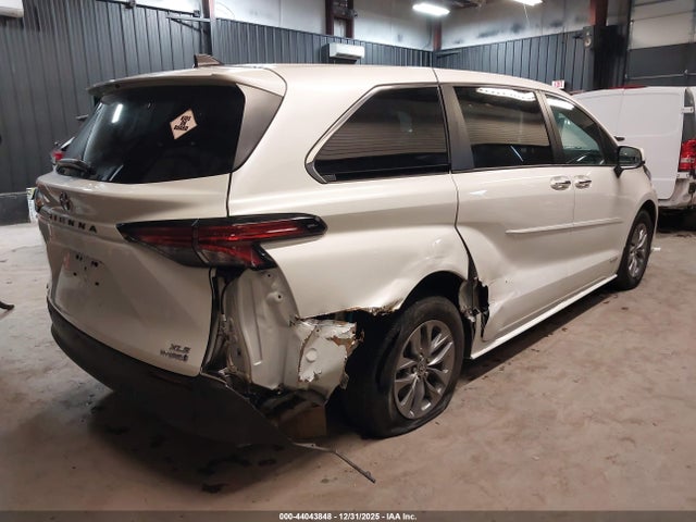 2021 TOYOTA SIENNA 5TDYSKFC2MS027729 Photo 3
