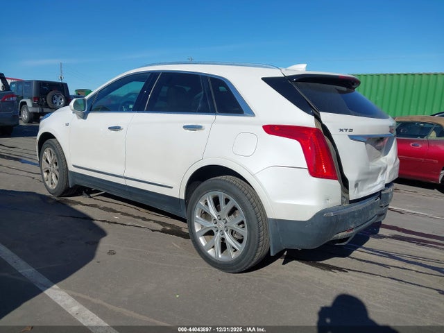 2017 CADILLAC XT5 1GYKNBRS1HZ241996 Photo 2