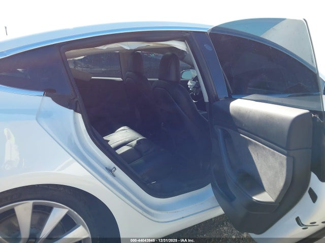 2018 TESLA MODEL 3 5YJ3E1EB0JF106532 Photo 7