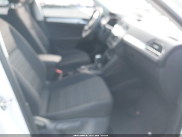 3VV0B7AX0NM121793 Volkswagen Tiguan 2.0t S