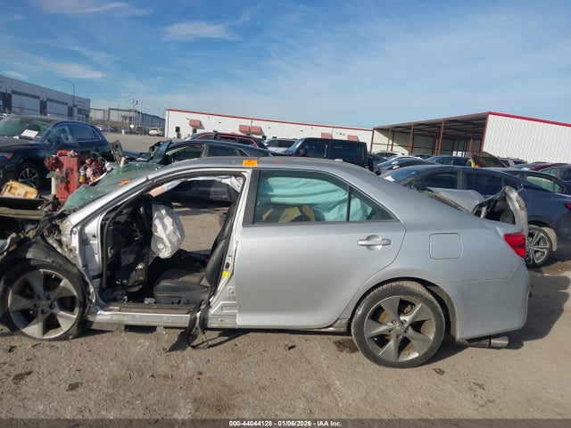 2012 Toyota Camry Se V6 მანქანა იყიდება აუქციონზე, vin: 4T1BK1FK7CU501638, აუქციონის ნომერი: 44044128