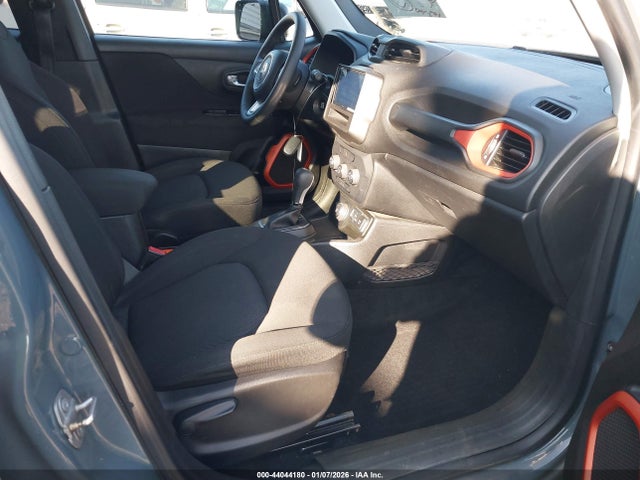 ZACCJBAB9JPH25629 Jeep Renegade Upland Edition 4x4