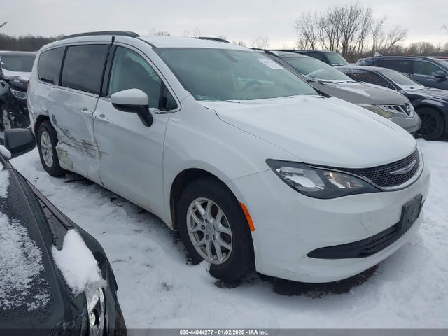 2020 CHRYSLER VOYAGER 2C4RC1DG9LR148637 Photo 3