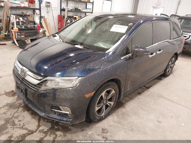 Honda Odyssey Touring 2018 5FNRL6H81JB010177 Image 2