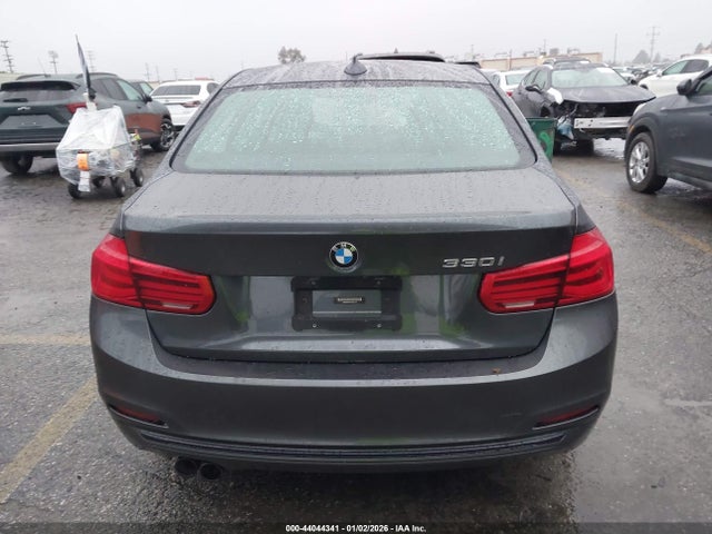 WBA8B9C56JEE81143 BMW 330I