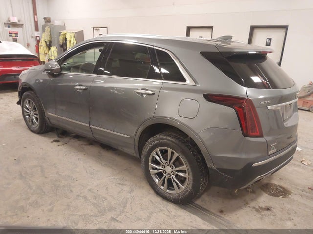 2021 CADILLAC XT5 1GYKNDRS8MZ134885 Photo 2