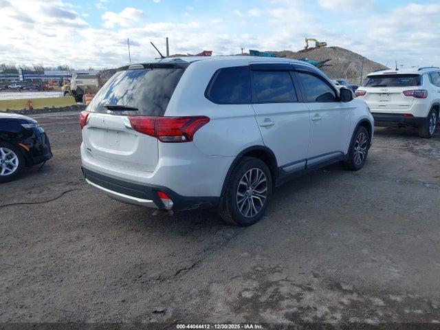 2016 MITSUBISHI OUTLANDER JA4AZ3A32GZ004801 Photo 3
