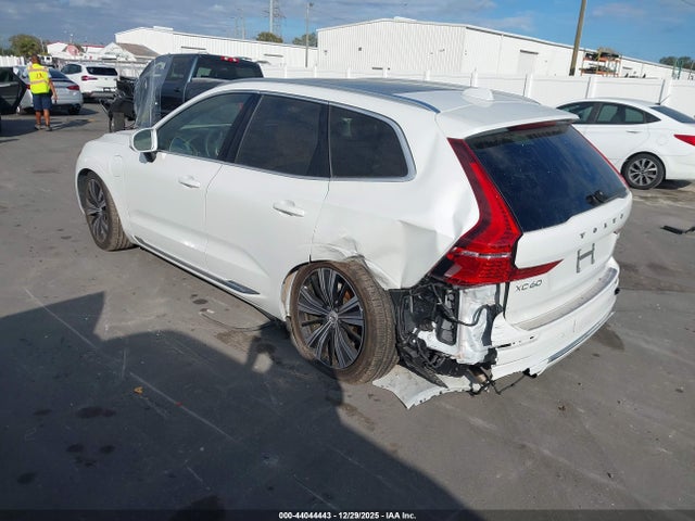2023 VOLVO XC60 RECHARGE PLUG-IN HYBRID YV4H60DA1P1376177 Photo 2