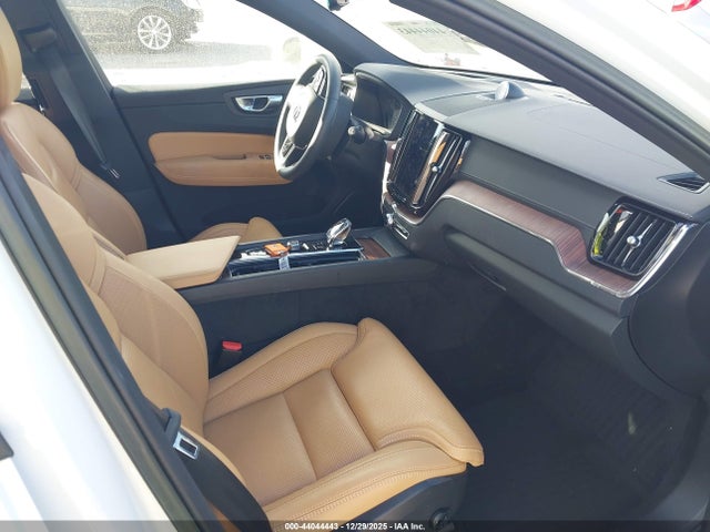 2023 VOLVO XC60 RECHARGE PLUG-IN HYBRID YV4H60DA1P1376177 Photo 4