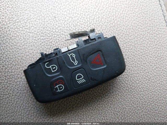 2018 JAGUAR F-PACE SADCK2FN2JA251978 Photo 10