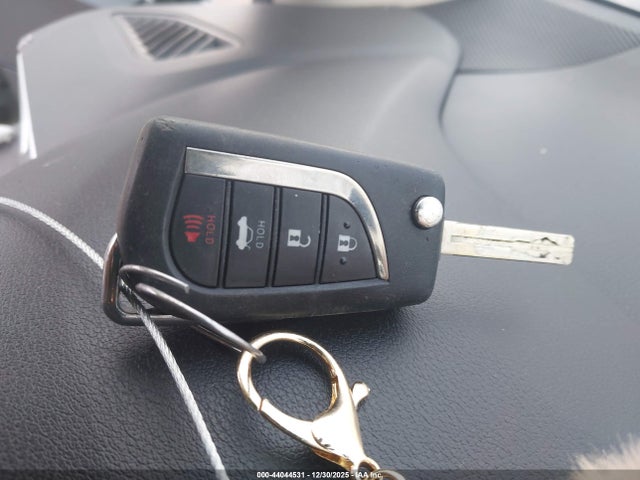 5YFEPMAE7MP216961 Toyota COROLLA LE