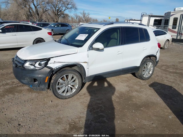 2016 Volkswagen Tiguan Se მანქანა იყიდება აუქციონზე, vin: WVGBV7AX3GW541688, აუქციონის ნომერი: 44044738