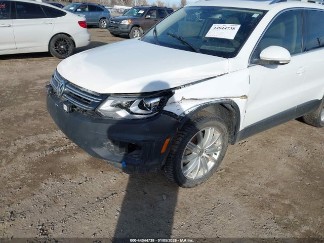 2016 Volkswagen Tiguan Se მანქანა იყიდება აუქციონზე, vin: WVGBV7AX3GW541688, აუქციონის ნომერი: 44044738