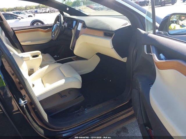 2019 TESLA MODEL X 5YJXCAE21KF187131 Photo 4