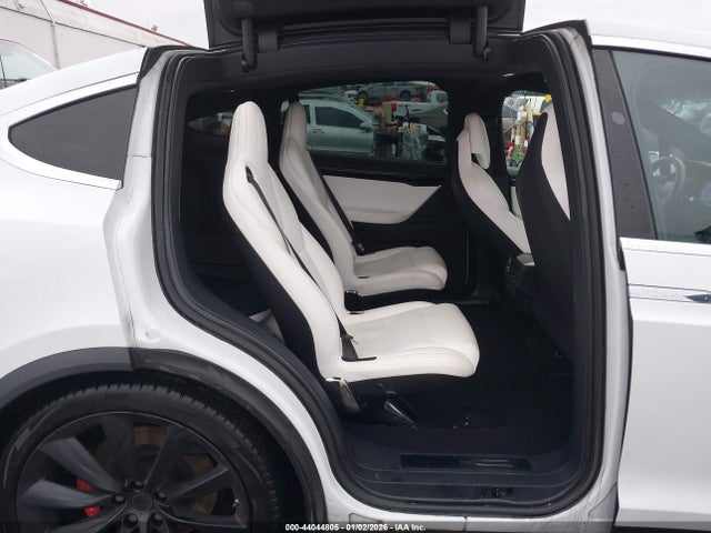 44044805 :رقم المزاد ، 5YJXCBE45JF104807 vin ، 2018 Tesla Model X 100d/75d/p100d مزاد بيع