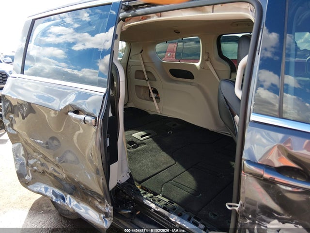 Chrysler Pacifica Touring L 2022 2C4RC1BG1NR150193 Image 8