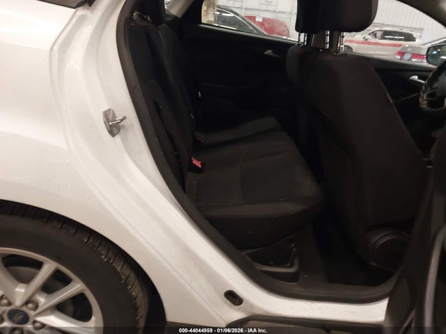 1FADP3F21FL282900 Ford FOCUS SE