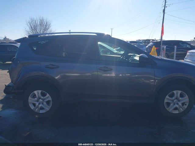 JTMZFREVXFJ059218 Toyota RAV4 LE