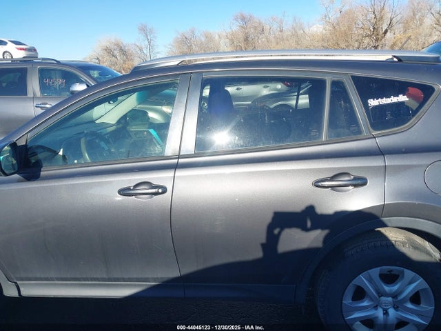 JTMZFREVXFJ059218 Toyota RAV4 LE