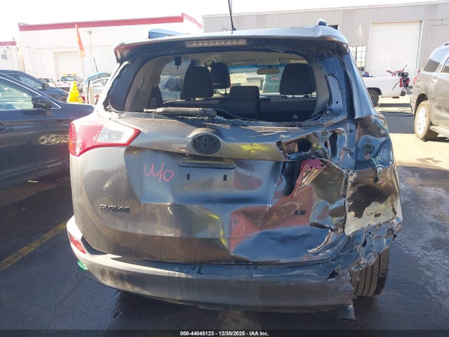 JTMZFREVXFJ059218 Toyota RAV4 LE