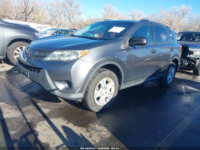 JTMZFREVXFJ059218 Toyota RAV4 LE