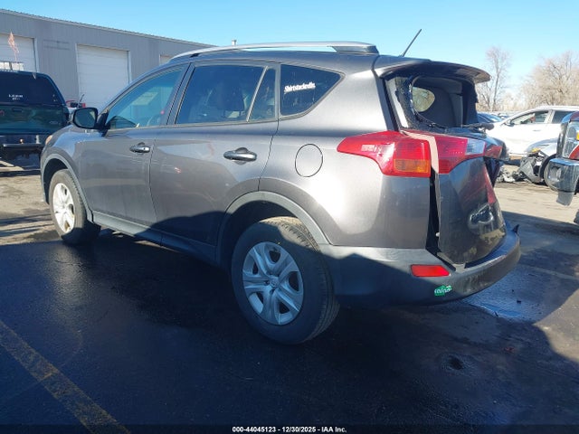 JTMZFREVXFJ059218 Toyota RAV4 LE