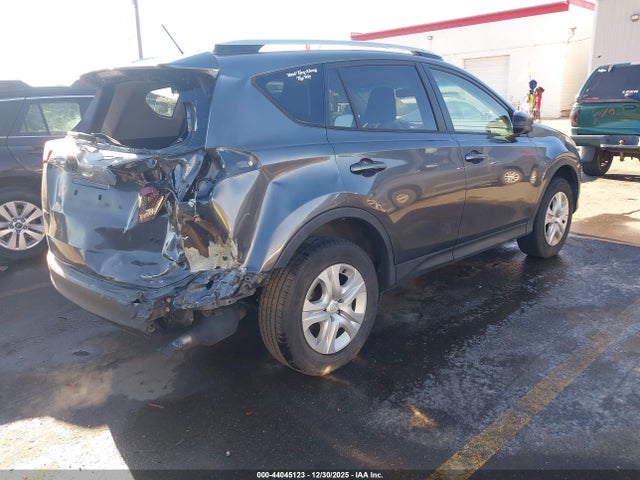 JTMZFREVXFJ059218 Toyota RAV4 LE
