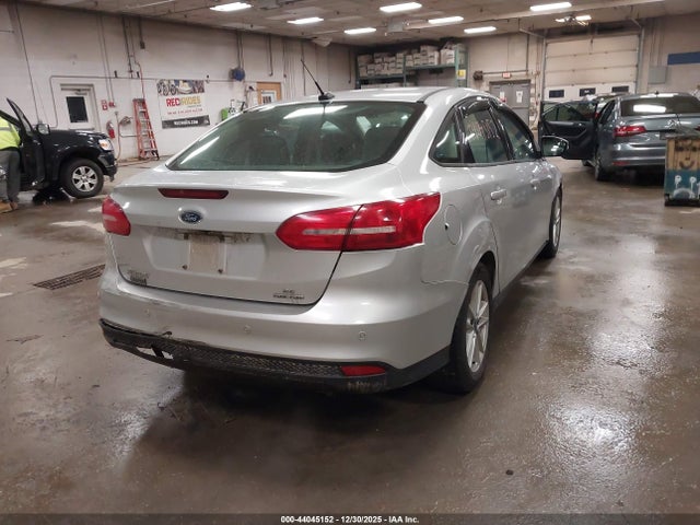 44045152 :رقم المزاد ، 1FADP3F26FL354867 vin ، 2015 Ford Focus Se مزاد بيع