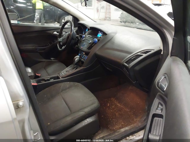 44045152 :رقم المزاد ، 1FADP3F26FL354867 vin ، 2015 Ford Focus Se مزاد بيع
