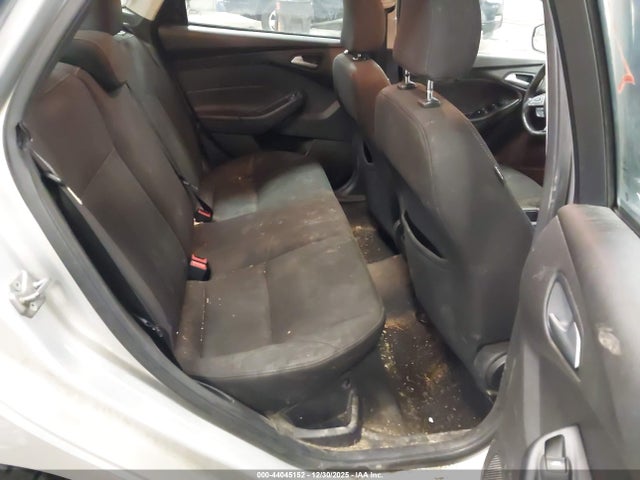 44045152 :رقم المزاد ، 1FADP3F26FL354867 vin ، 2015 Ford Focus Se مزاد بيع