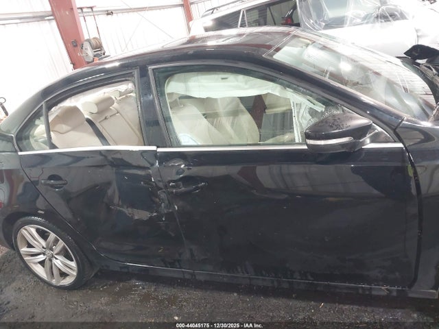 Продажа на аукционе авто 2017 Volkswagen Jetta 1.4t Se, vin: 3VWDB7AJ8HM208211, номер лота: 44045175