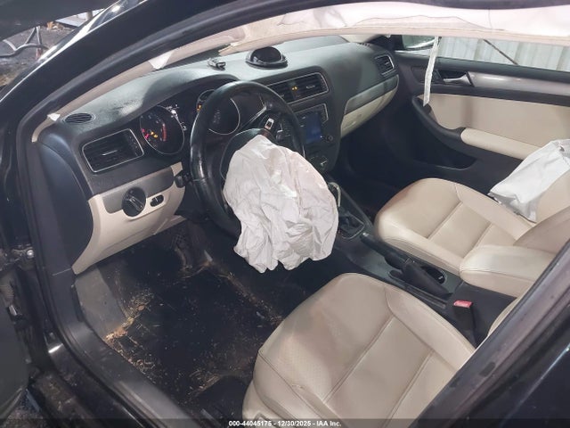 Продажа на аукционе авто 2017 Volkswagen Jetta 1.4t Se, vin: 3VWDB7AJ8HM208211, номер лота: 44045175