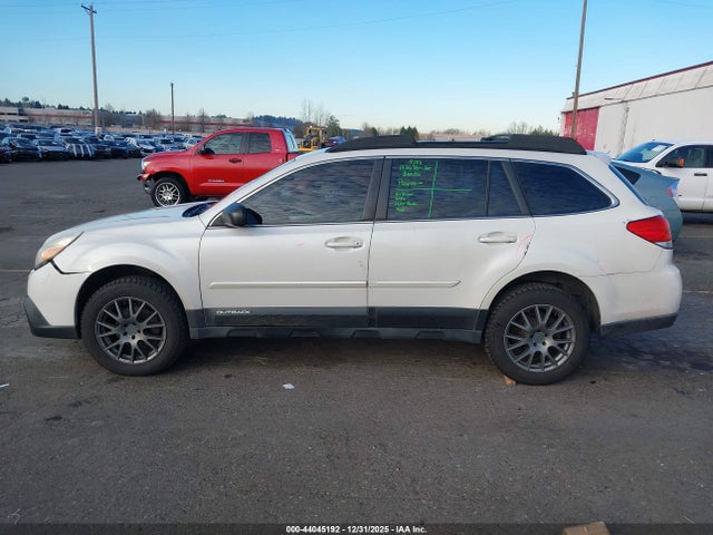 44045192 :رقم المزاد ، 4S4BRCAC4E3240470 vin ، 2014 Subaru Outback 2.5i مزاد بيع
