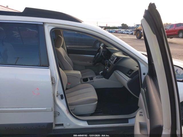 44045192 :رقم المزاد ، 4S4BRCAC4E3240470 vin ، 2014 Subaru Outback 2.5i مزاد بيع