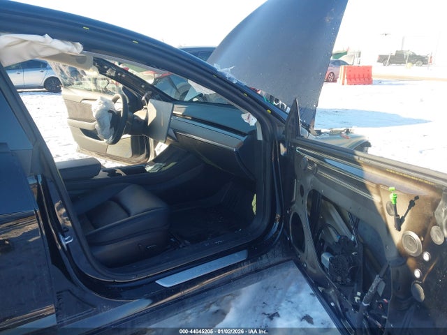 Продажа на аукционе авто 2022 Tesla Model 3 Performance Dual Motor All-wheel Drive, vin: 5YJ3E1EC5NF143994, номер лота: 44045205