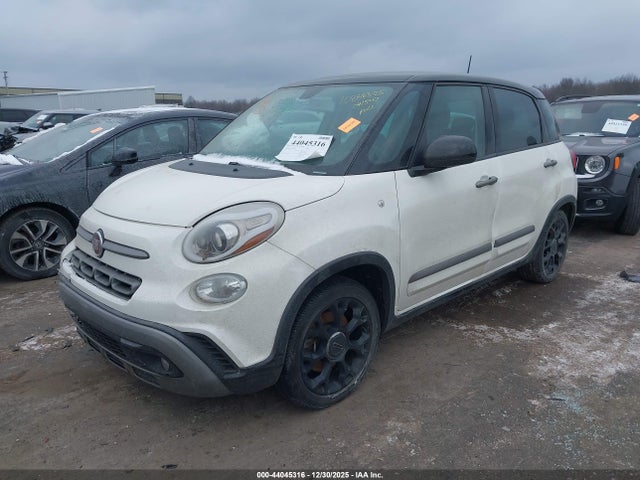 2018 FIAT 500L ZFBCFADH5JZ041547 Photo 1