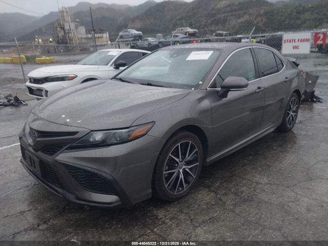 4T1G11AKXNU681555 Toyota CAMRY SE