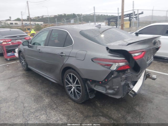 4T1G11AKXNU681555 Toyota CAMRY SE