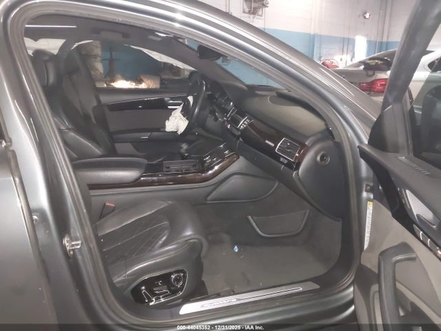 2017 AUDI A8 L WAU43AFD1HN021248 Photo 4