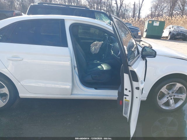 2017 AUDI A3 WAUB8GFF9H1056527 Photo 4