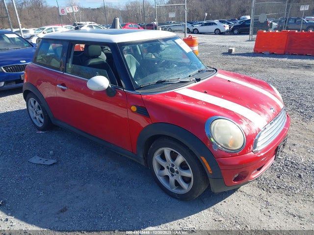 2008 MINI COOPER WMWMF33548TU67650 Photo 0