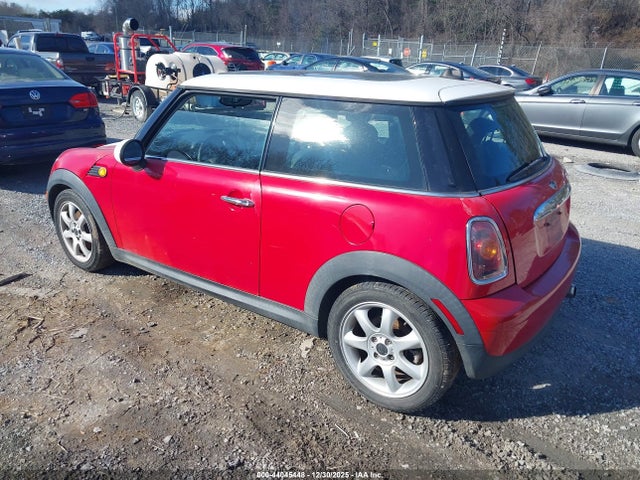 2008 MINI COOPER WMWMF33548TU67650 Photo 2