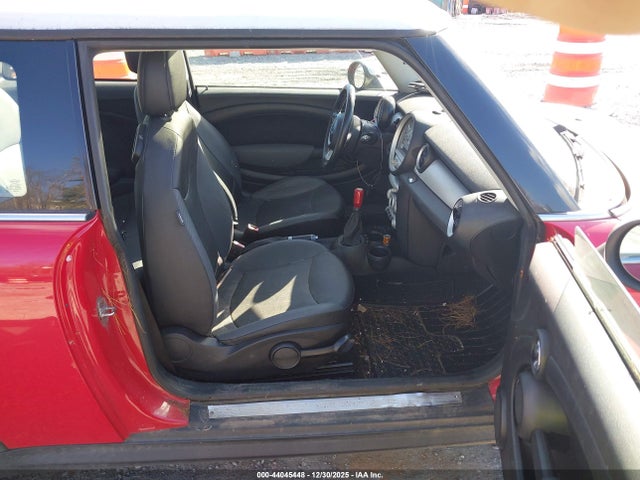 2008 MINI COOPER WMWMF33548TU67650 Photo 4