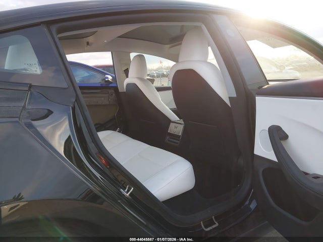 Продаж на аукціоні авто 2024 Tesla Model 3 Long Range Dual Motor All-wheel Drive, vin: 5YJ3E1EB2RF794562, номер лоту: 44045587