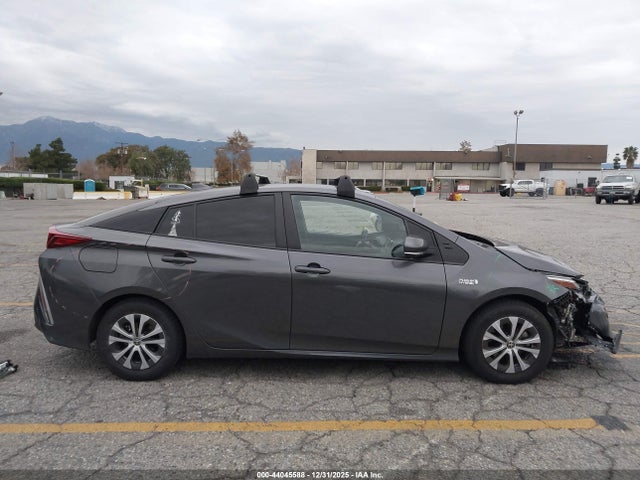 JTDKAMFP6N3223876 Toyota Prius Prime Xle