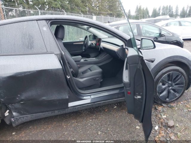 2024 TESLA MODEL Y 7SAYGDEE9RF152953 Photo 4