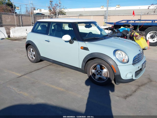 2011 MINI COOPER WMWSU3C54BT096980 Photo 0